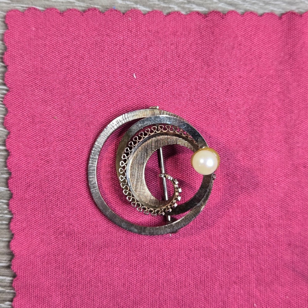 Vintage Van‎ Lou 1/20th 12kt Gold Filled 1" Round Filigree Pearl Pin Brooch Octa